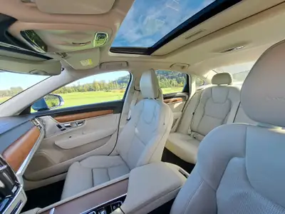 Volvo S90 T6 AWD Inscription — Berline suédoise premium, 320 ch, hivernaux neufs — Miniatura 11