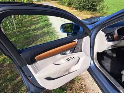 Volvo S90 T6 AWD Inscription — Berline suédoise premium, 320 ch, hivernaux neufs — Miniatura 18