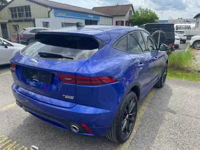 Jaguar E-PACE P200 R-Dynamic S AWD — SUV compact premium, traction intégrale et équipements haut de gamme — Seitenansicht