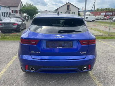 Jaguar E-PACE P200 R-Dynamic S AWD — SUV compact premium, traction intégrale et équipements haut de gamme — Heckansicht
