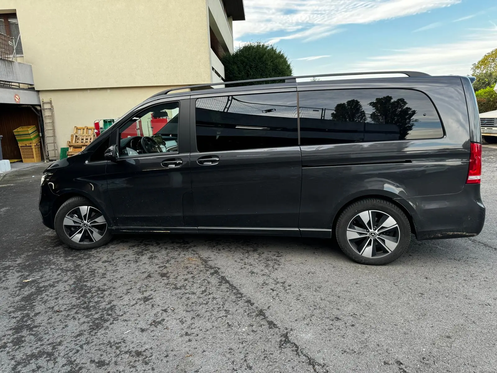 Mercedes-Benz EQV 300 Extralang — Monospace électrique, 32'000 km seulement — vista esterna