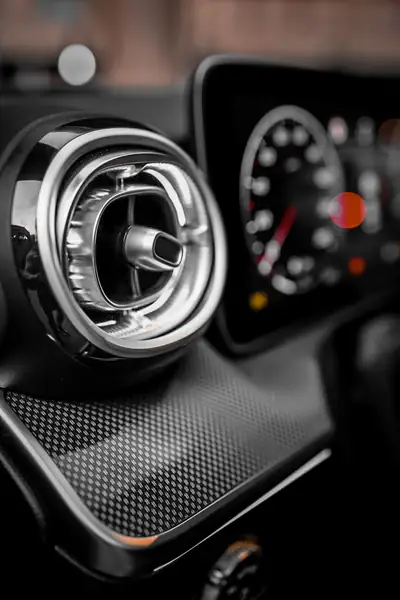 Mercedes-Benz C 200 4Matic AMG Line — Berline premium hybride légère, 69'000 km — Thumbnail 12