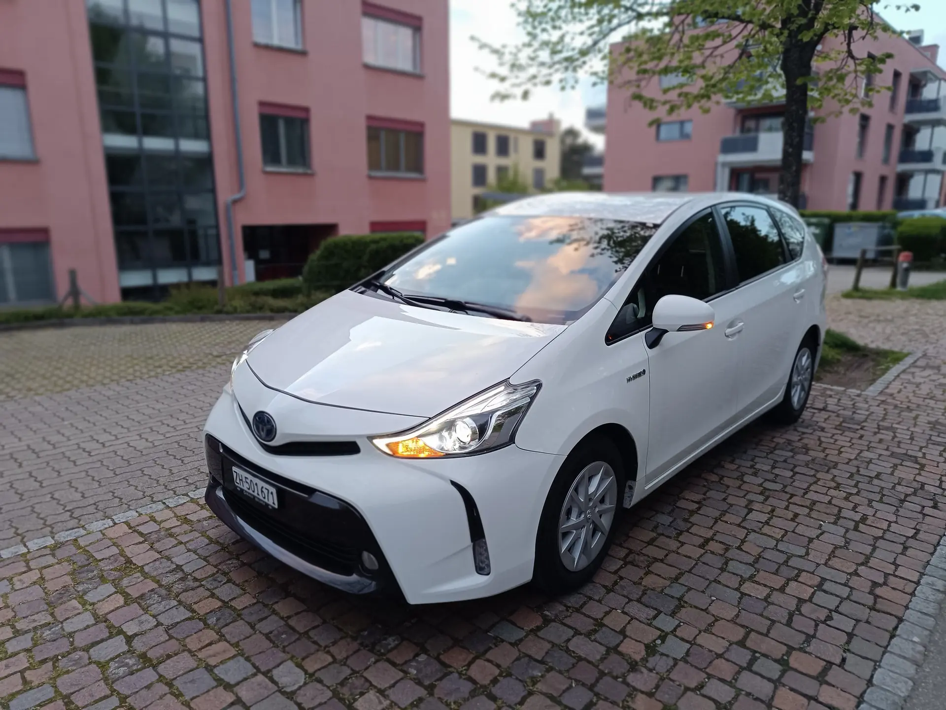 Toyota Prius Plus 2018 occasion Egg bei Zurich — 3