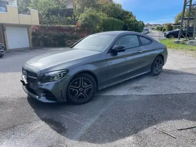Mercedes-Benz C 200 Coupé 4Matic AMG Line — Élégance sportive et technologie hybride — arrière