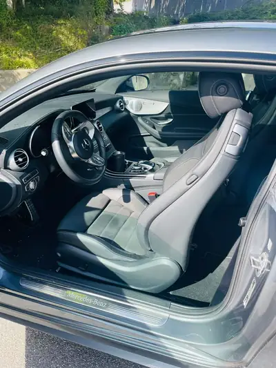 Mercedes-Benz C 200 Coupé 4Matic AMG Line — Élégance sportive et technologie hybride — tableau de bord
