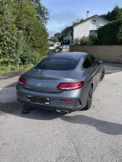 Mercedes-Benz C 200 Coupé 4Matic AMG Line — Élégance sportive et technologie hybride — intérieur