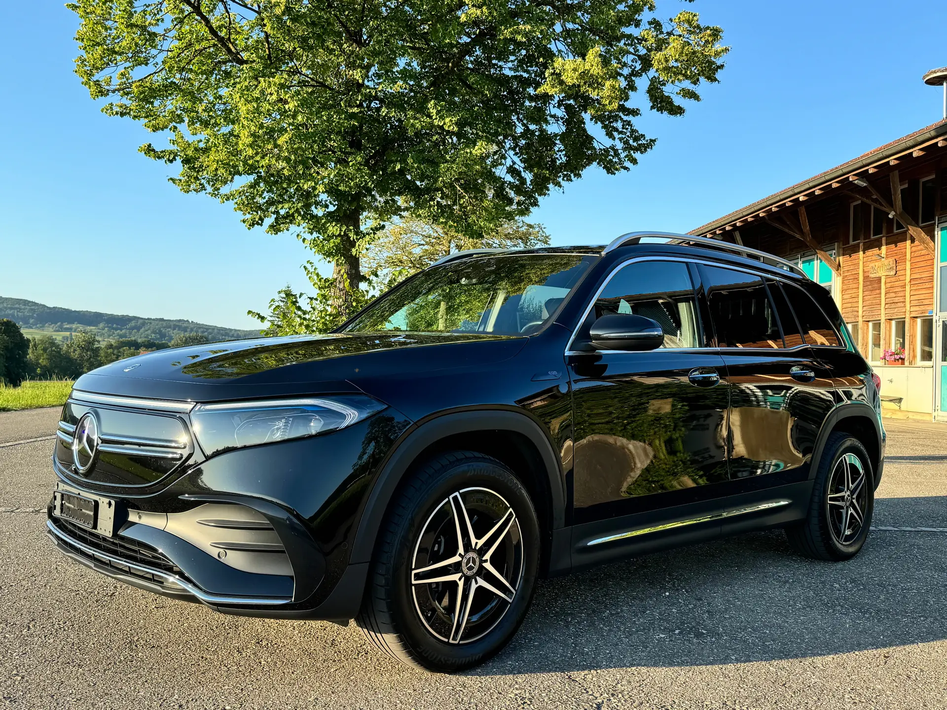 Mercedes-Benz EQB 300 4Matic AMG-Line — SUV électrique premium, 65'000 km, garantie constructeur