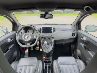 Fiat 595 Abarth Competizione 1.4 Turbo — Sportive compacte urbaine, 180 ch dynamiques — Innenraum