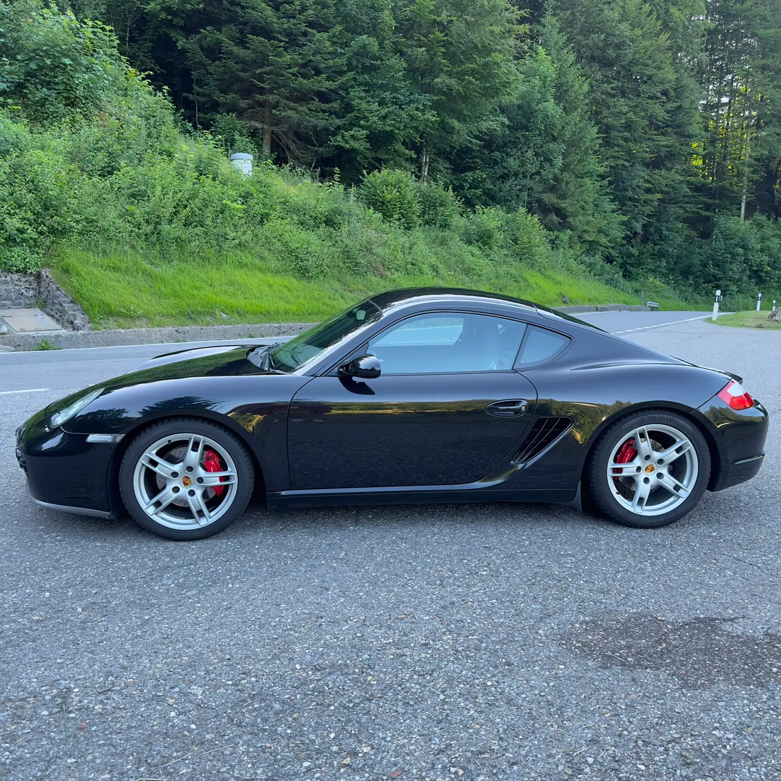 Porsche 718 Cayman S 3.4L — Coupé sportif authentique, boîte manuelle, sans sinistre — vue extérieure