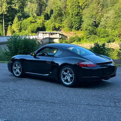 Porsche 718 Cayman S 3.4L — Coupé sportif authentique, boîte manuelle, sans sinistre — intérieur