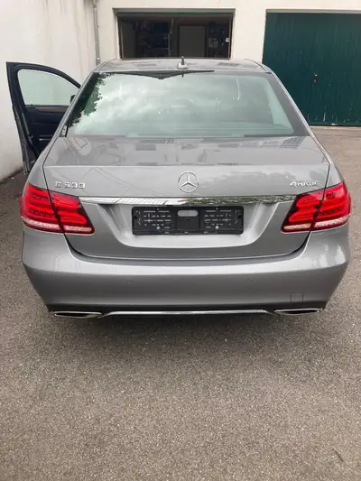 Mercedes-Benz E 500 Avantgarde 4Matic — Berline de prestige, 408 ch et transmission intégrale — côté