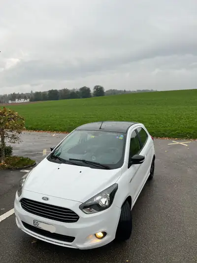 Ford KA+ 1.2 Ti-VCT White Edition — Citadine maligne, entretien complet récent — side view