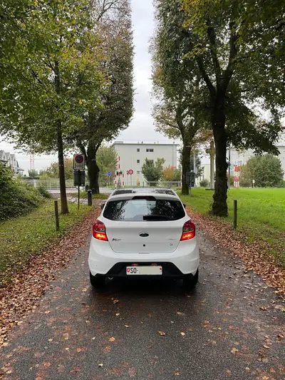 Ford KA+ 1.2 Ti-VCT White Edition — Citadine maligne, entretien complet récent — rear view