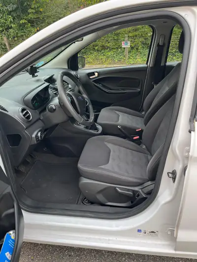 Ford KA+ 1.2 Ti-VCT White Edition — Citadine maligne, entretien complet récent — detail
