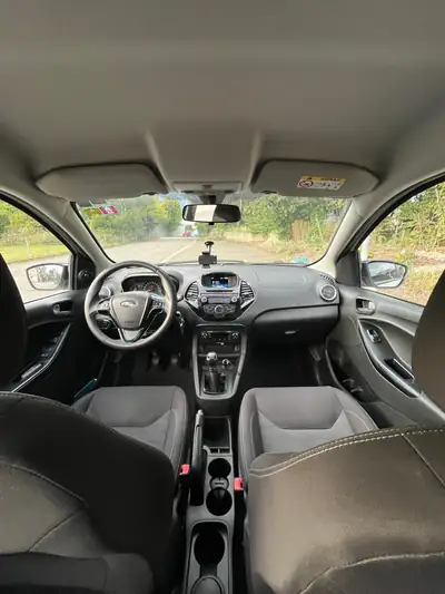 Ford KA+ 1.2 Ti-VCT White Edition — Citadine maligne, entretien complet récent — Thumbnail 8