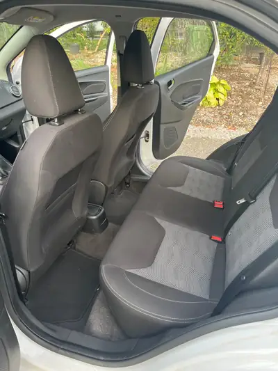 Ford KA+ 1.2 Ti-VCT White Edition — Citadine maligne, entretien complet récent — Thumbnail 7