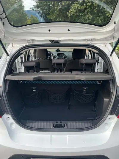 Ford KA+ 1.2 Ti-VCT White Edition — Citadine maligne, entretien complet récent — Thumbnail 11