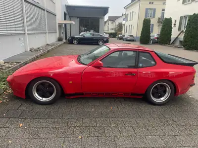 Porsche 944 — Coupé sportif des années 80, moteur 2.5L performant — Heckansicht