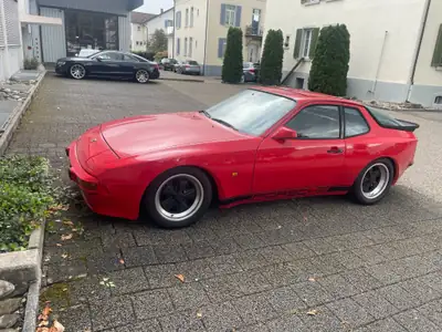 Porsche 944 — Coupé sportif des années 80, moteur 2.5L performant — Innenraum