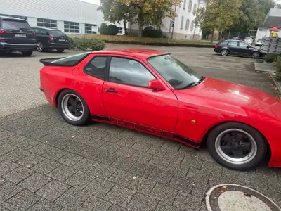Porsche 944 — Coupé sportif des années 80, moteur 2.5L performant — Detail