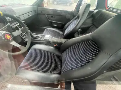 Porsche 944 — Coupé sportif des années 80, moteur 2.5L performant — Miniatur 7