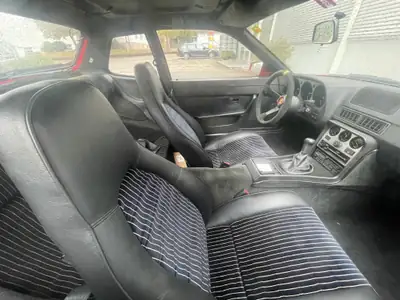 Porsche 944 — Coupé sportif des années 80, moteur 2.5L performant — Miniatur 9
