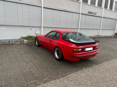 Porsche 944 — Coupé sportif des années 80, moteur 2.5L performant — Miniatur 12