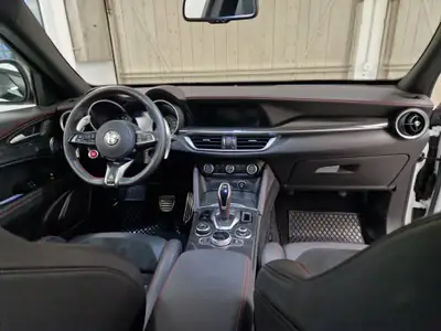 Alfa Romeo Stelvio Quadrifoglio V6 — SUV sportif 510 ch, entretien gratuit jusqu'à 100'000 km — dettaglio