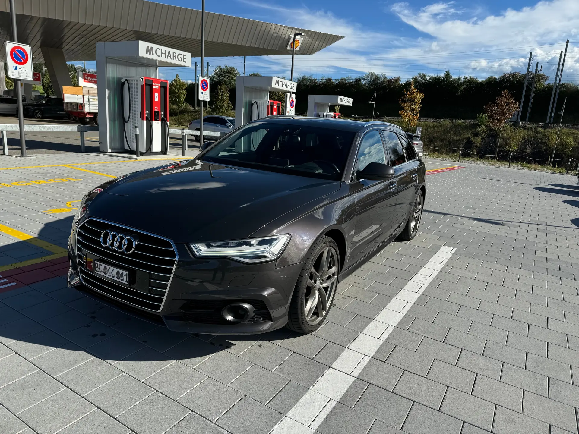 Audi A6 Avant 3.0 TDI V6 Quattro — Breaks premium avec moteur puissant et équipements luxe