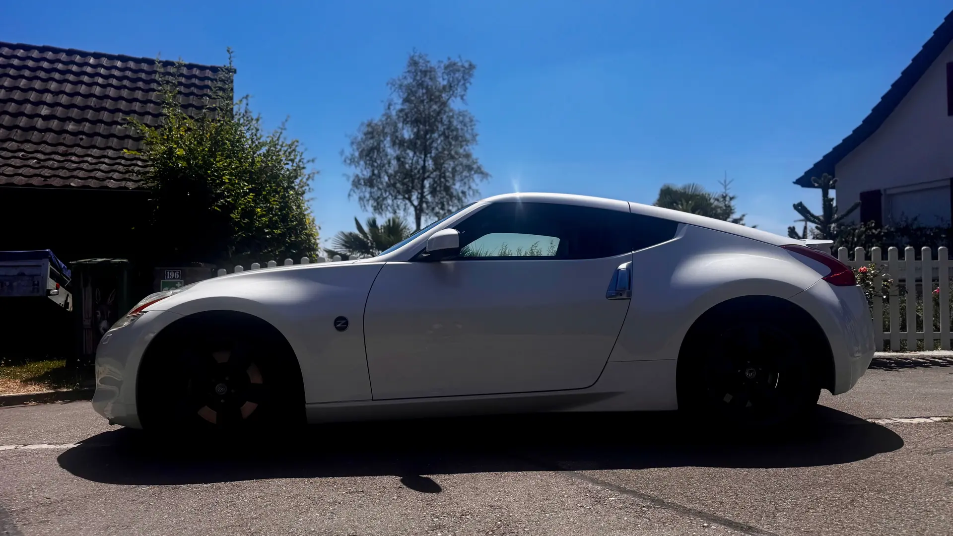 Nissan 370 Z Pack — Coupé sportif 330 ch, transmission manuelle, sans accident — vue extérieure