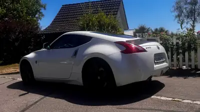 Nissan 370 Z Pack — Coupé sportif 330 ch, transmission manuelle, sans accident — arrière