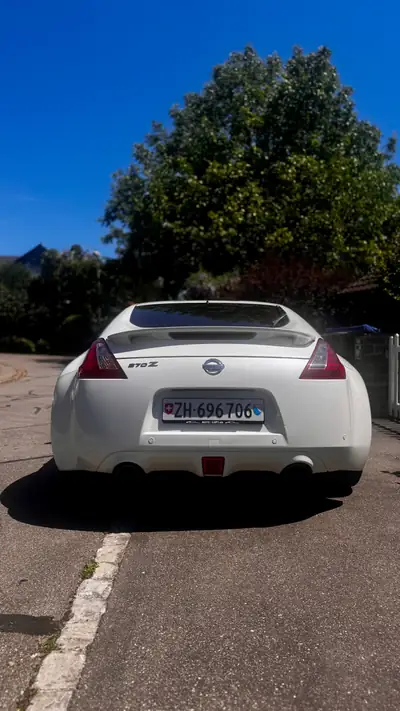 Nissan 370 Z Pack — Coupé sportif 330 ch, transmission manuelle, sans accident — intérieur