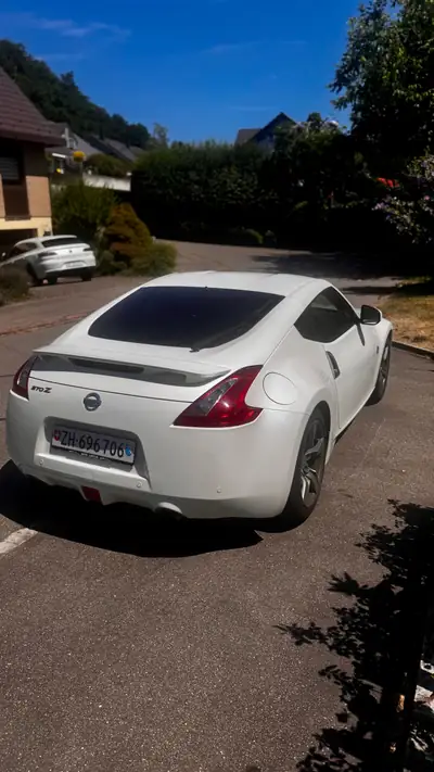 Nissan 370 Z Pack — Coupé sportif 330 ch, transmission manuelle, sans accident — tableau de bord