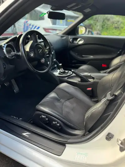 Nissan 370 Z Pack — Coupé sportif 330 ch, transmission manuelle, sans accident — détail