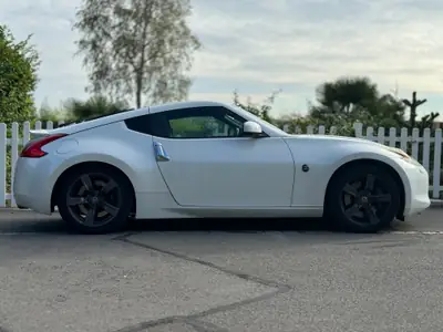 Nissan 370 Z Pack — Coupé sportif 330 ch, transmission manuelle, sans accident — Miniature 9