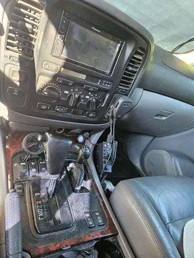 Toyota Land Cruiser HDJ100 Turbo Diesel — Le 4x4 de légende, robustesse éprouvée — Miniature 13