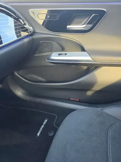 Mercedes-Benz E 220 d 4Matic AMG Line — Berline premium diesel, 45 000 km seulement — Thumbnail 10