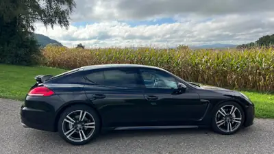Porsche Panamera 4S 3.0 PDK — Berline sport allemande, 420 ch, entretien récent — côté