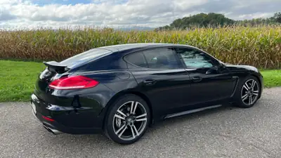 Porsche Panamera 4S 3.0 PDK — Berline sport allemande, 420 ch, entretien récent — arrière