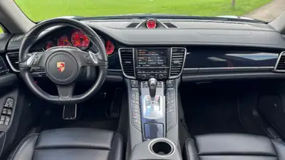 Porsche Panamera 4S 3.0 PDK — Berline sport allemande, 420 ch, entretien récent — tableau de bord