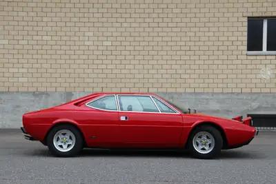 Ferrari Dino 308 GT4 1977 — Chef-d'œuvre italien sans compromis, 255 ch authentiques — vue extérieure