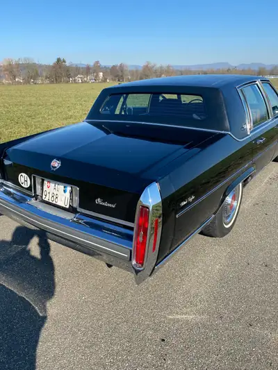 Cadillac Fleetwood Brougham 1981 — Berline de prestige américaine, entretien irréprochable — arrière