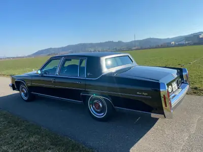 Cadillac Fleetwood Brougham 1981 — Berline de prestige américaine, entretien irréprochable — intérieur