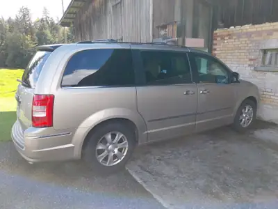 Chrysler Grand Voyager 2.8 CRD Limited — Monospace 7 places, diesel économique — vue extérieure