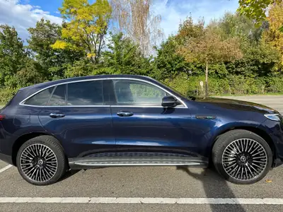 Mercedes-Benz EQC 400 AMG Line 4Matic — SUV électrique premium, 41 000 km seulement — fianco