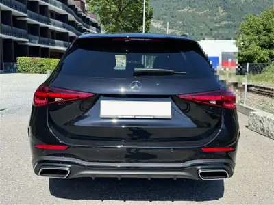 Mercedes-Benz C 220 d T 4Matic AMG Line — Break premium diesel avec 26 000 km seulement — intérieur