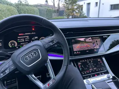Audi Q8 60 TFSI e quattro — SUV coupé hybride rechargeable, 27 500 km seulement — côté
