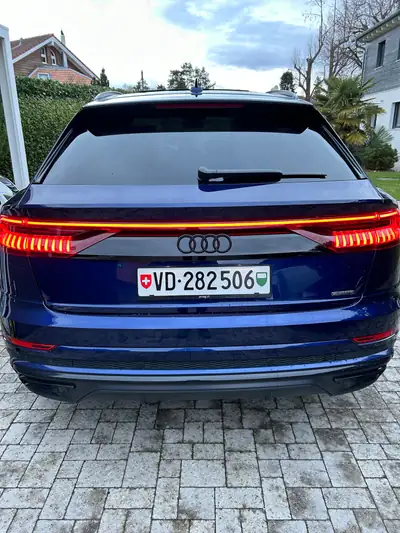 Audi Q8 60 TFSI e quattro — SUV coupé hybride rechargeable, 27 500 km seulement — détail