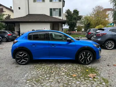 Peugeot 208 Elektrik 115kW GT — Citadine électrique performante, 8000 km seulement — Heckansicht