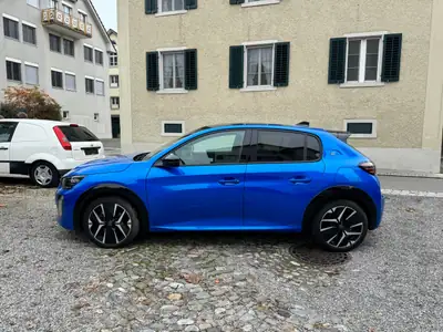 Peugeot 208 Elektrik 115kW GT — Citadine électrique performante, 8000 km seulement — Innenraum